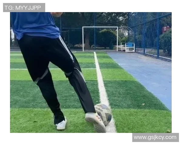 提升足球对抗能力的跑步训练方法与技巧解析